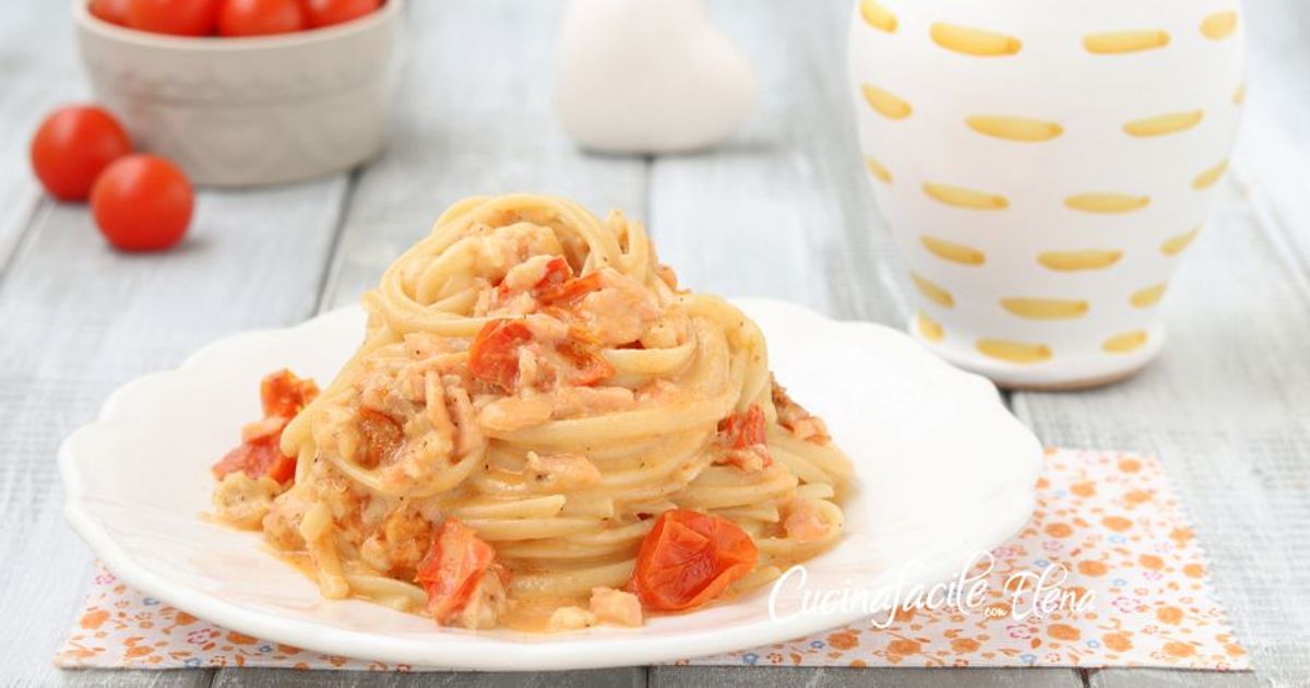 Pasta fredda con salmone e pomodorini