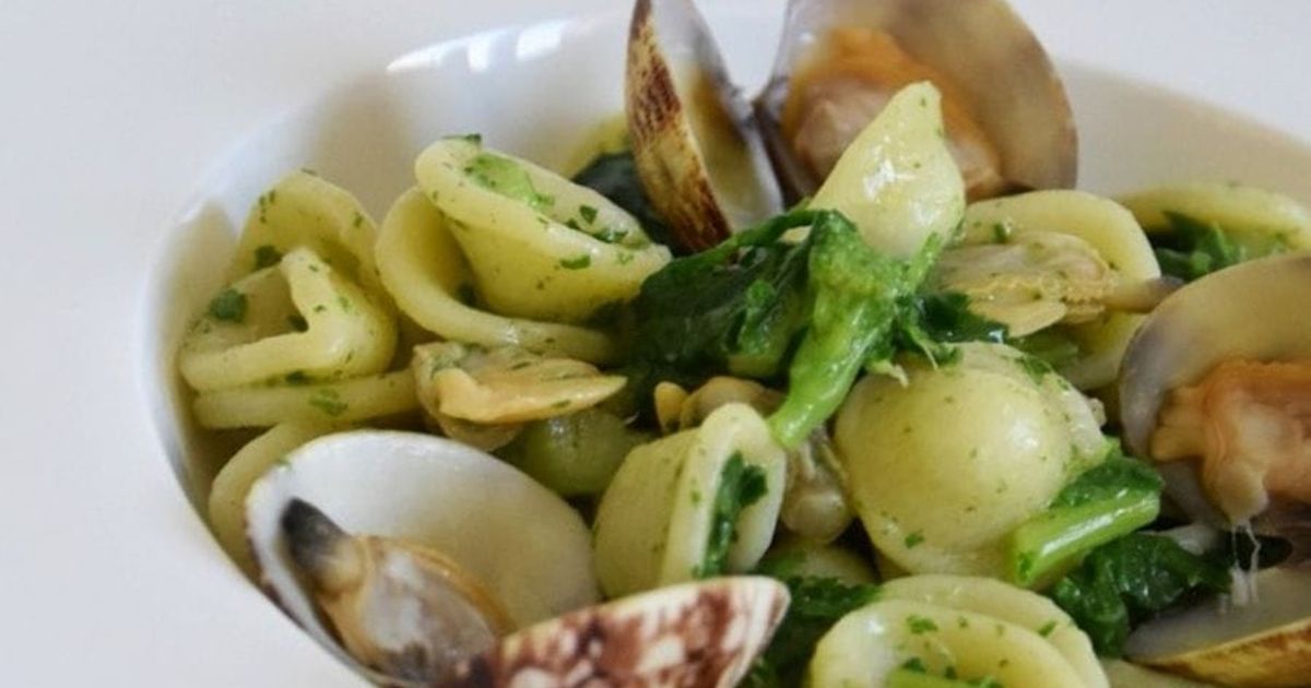 Orecchiette con cime di rapa e vongole